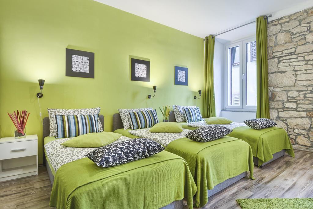 Top Center Rooms & Studio بولا المظهر الخارجي الصورة